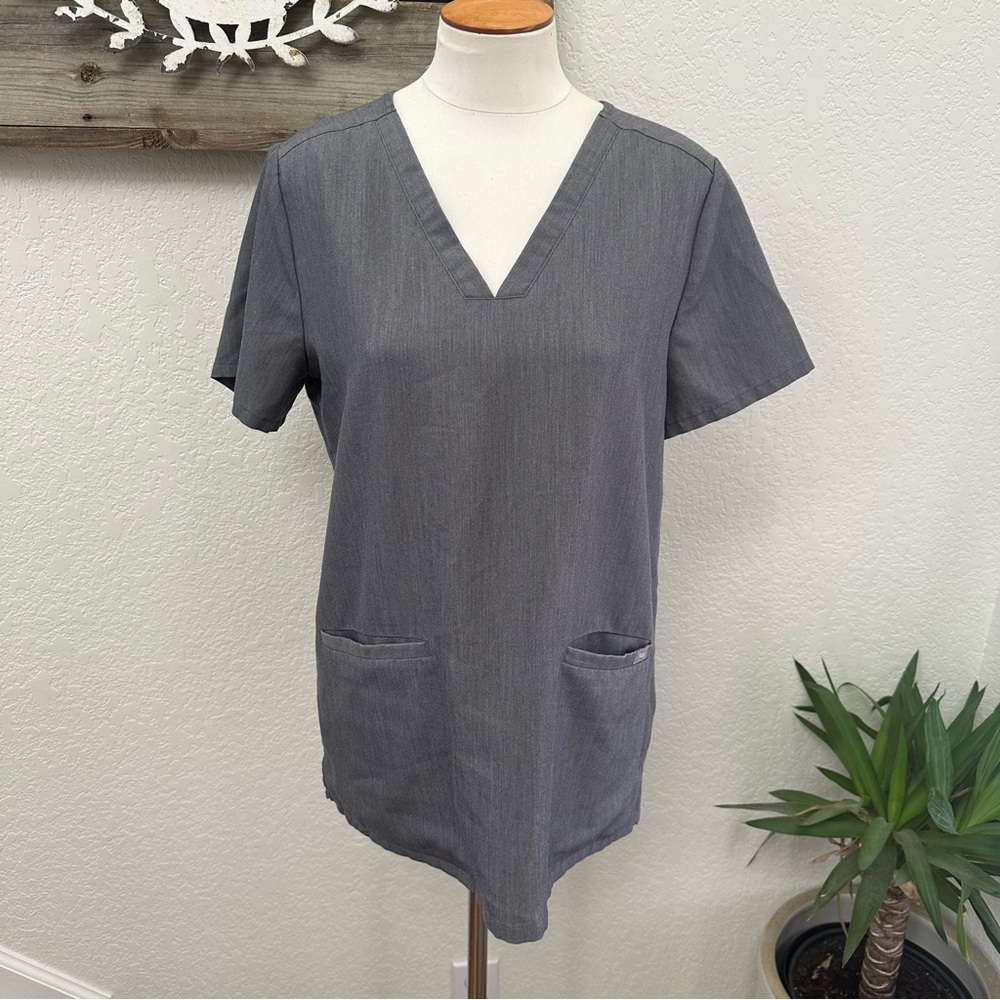 Figs Technical collection Casma gray scrub top ladies size M